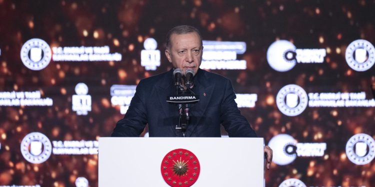 Erdoğan: Bu nasıl kafadır, ben milletime şikayet ediyorum…