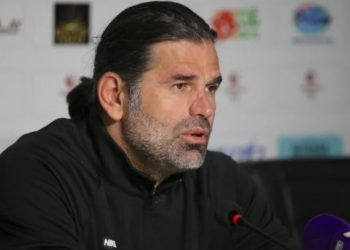 İbrahim Üzülmez: Başkanımızın ofisinde gezen bir abi var, bekle hocam