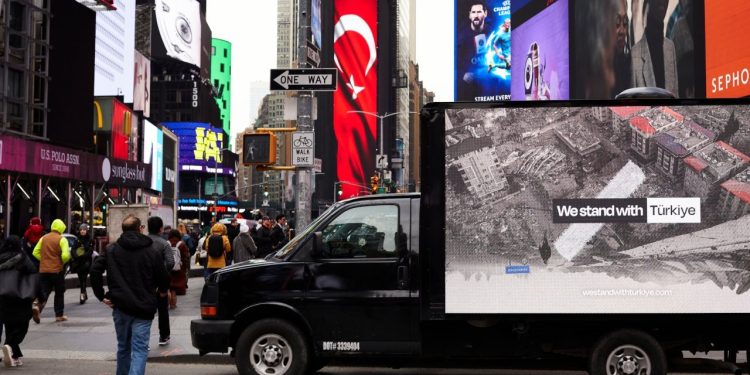 İletişim Başkanlığı’ndan Morgan Freeman’lı ‘Seninleyiz Türkiye’ kampanyası