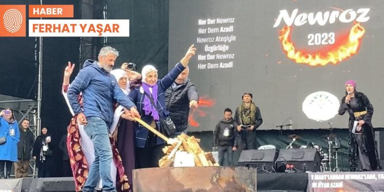 İstanbul’da Newroz ateşini Barış Anneleri yaktı