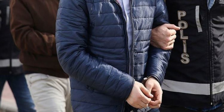 Korsan taksicilik yapan polis memuru müşterilerini vurdu: 1 ölü