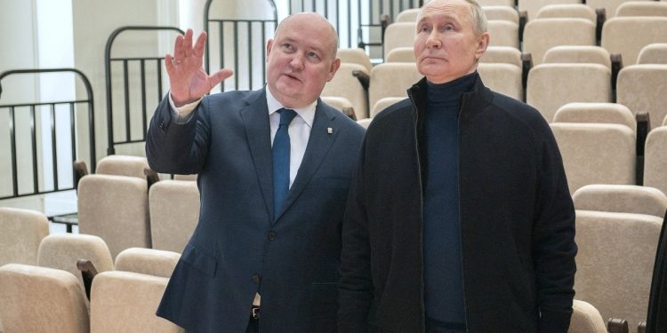 Putin’den ‘sürpriz’ ziyaret: Kırım’dan Mariupol’e geçti