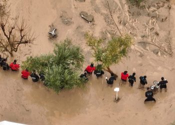 Selde kaybolan 3 kişi aranıyor